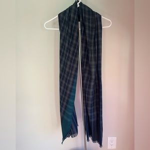 NWOT Banana Republic - men’s navy and green flannel pattern scarf